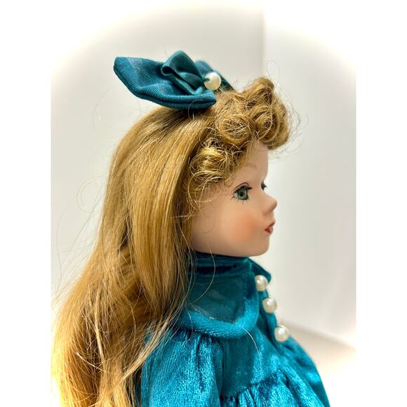 Victorian Girl 13 inch Fashion Doll – VTG Porcelain, Glass Eyes + Tag & Stand - Picture 3 of 7